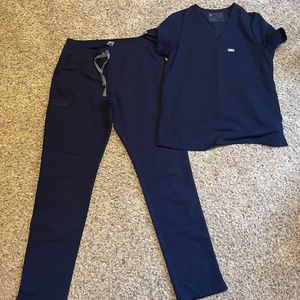 Figs navy scrub set M/MT